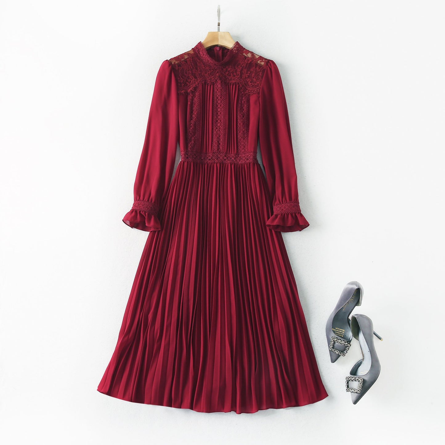 Heavy-duty Lace Pleated Midi Dress