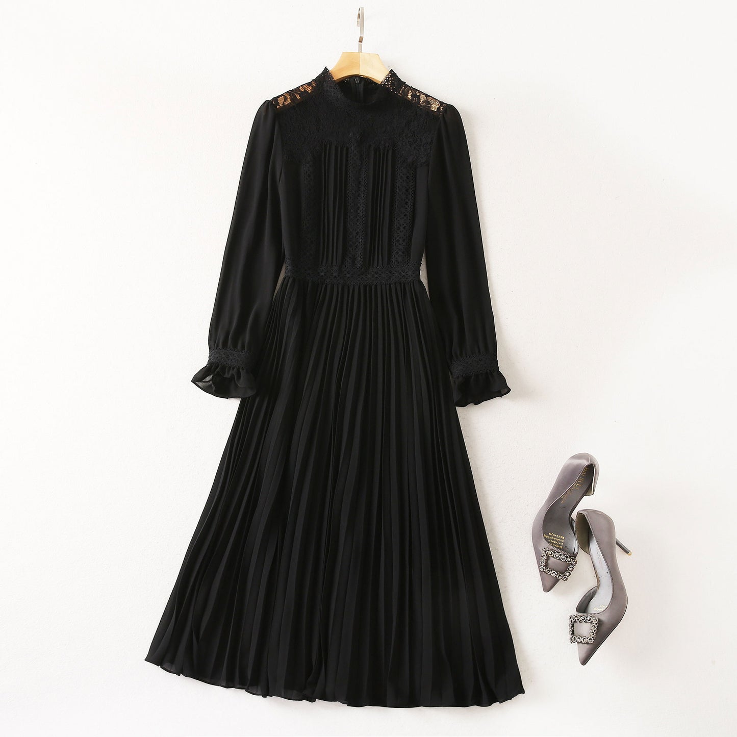 Heavy-duty Lace Pleated Midi Dress